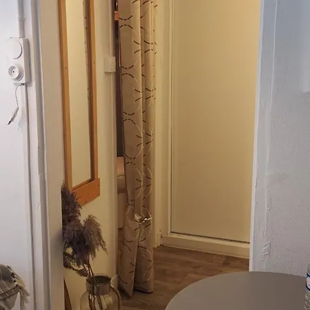 Indépendante Avec Salle De Bain Privée *